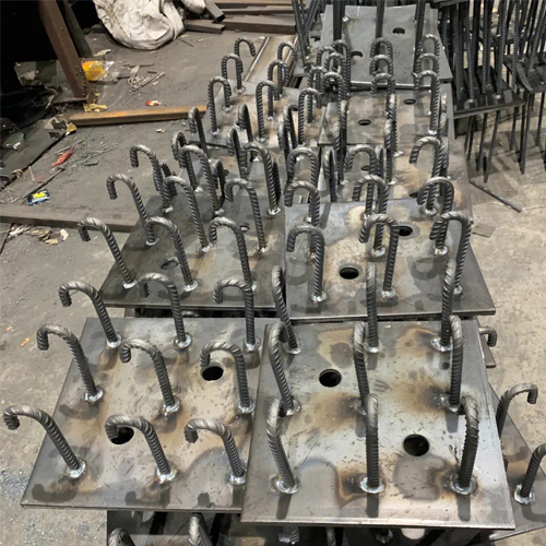 图纸中如何确定凉山预埋件的位置？